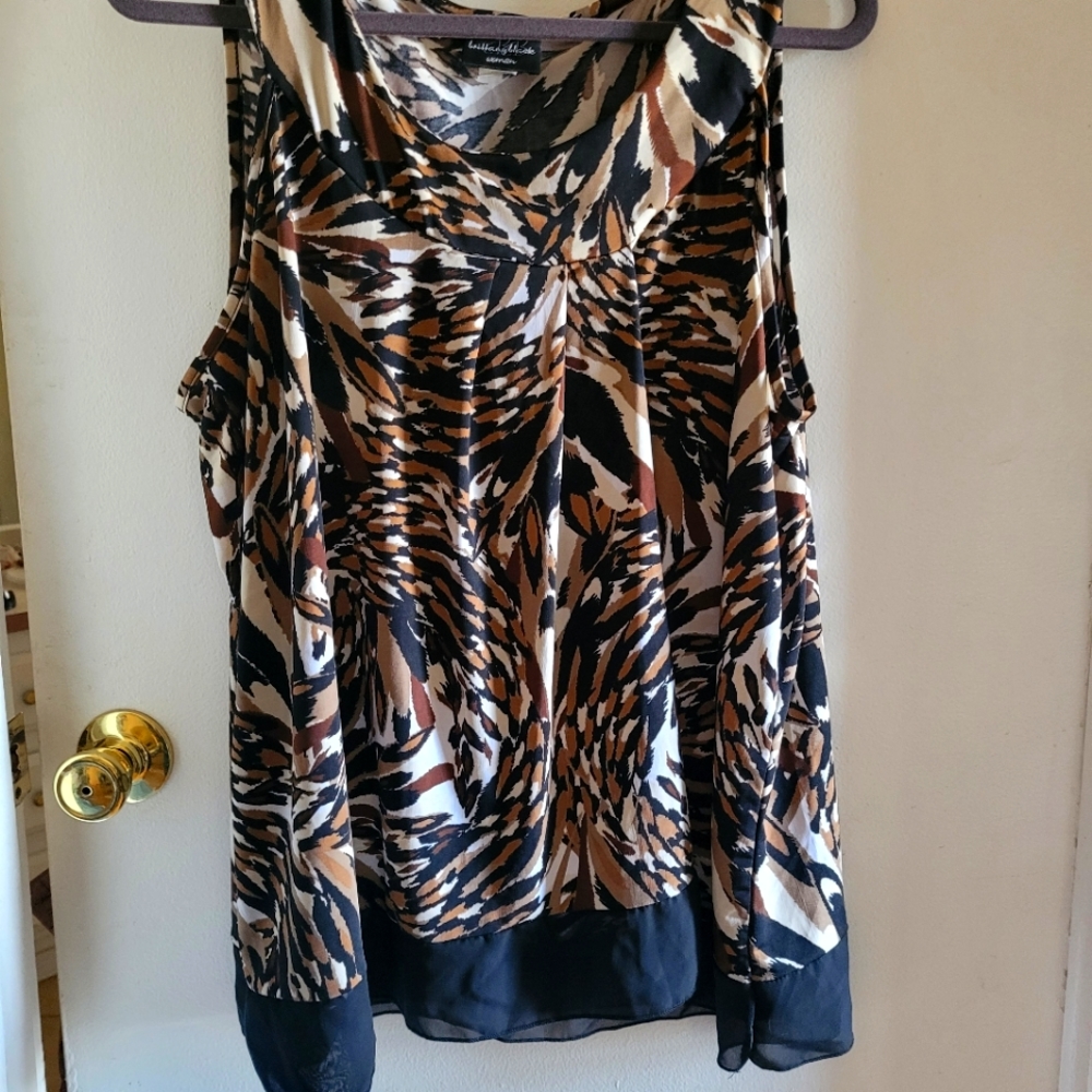 Brittney black sleeveless shirt